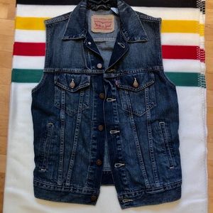 Levi’s men’s denim jean vest size small